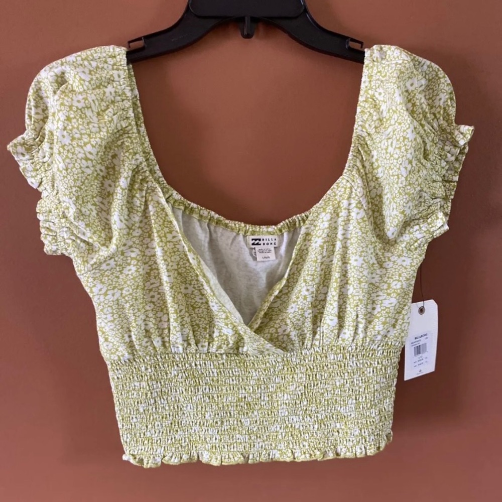 Billabong Spring Air Smocked Floral Shirt. Size large